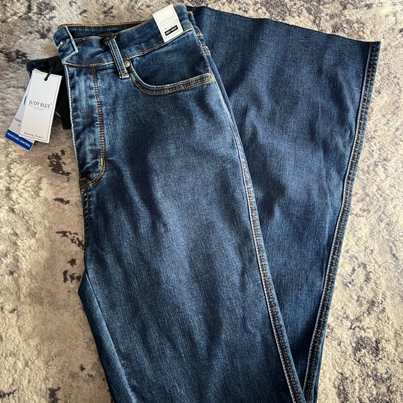 Judy Blue Triple Threat High Rise Medium Wash Cool Denim Tummy Control Jeans - Picture 8 of 9